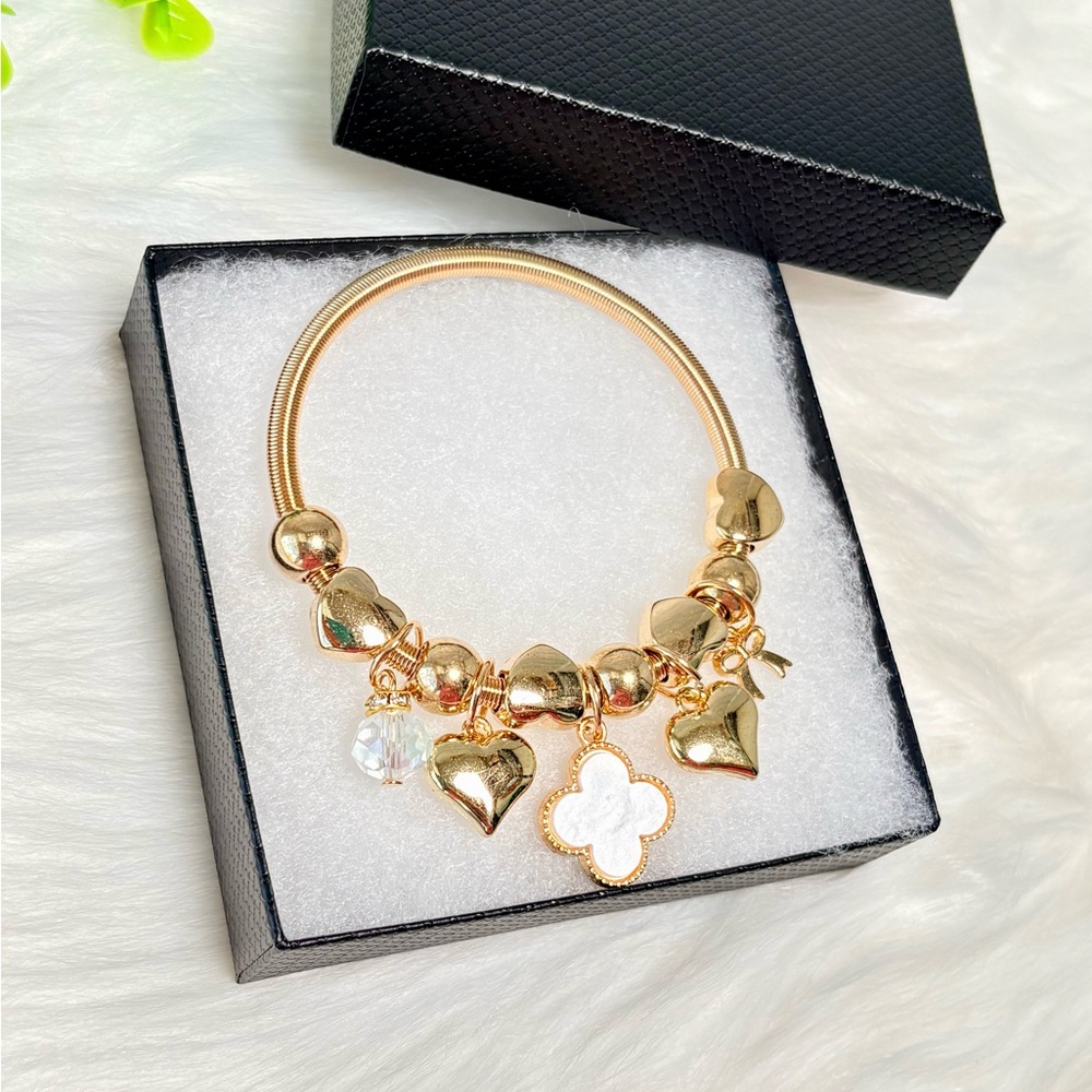 Gold Clover Charm Bracelet with Hearts - Picture 8 of 12